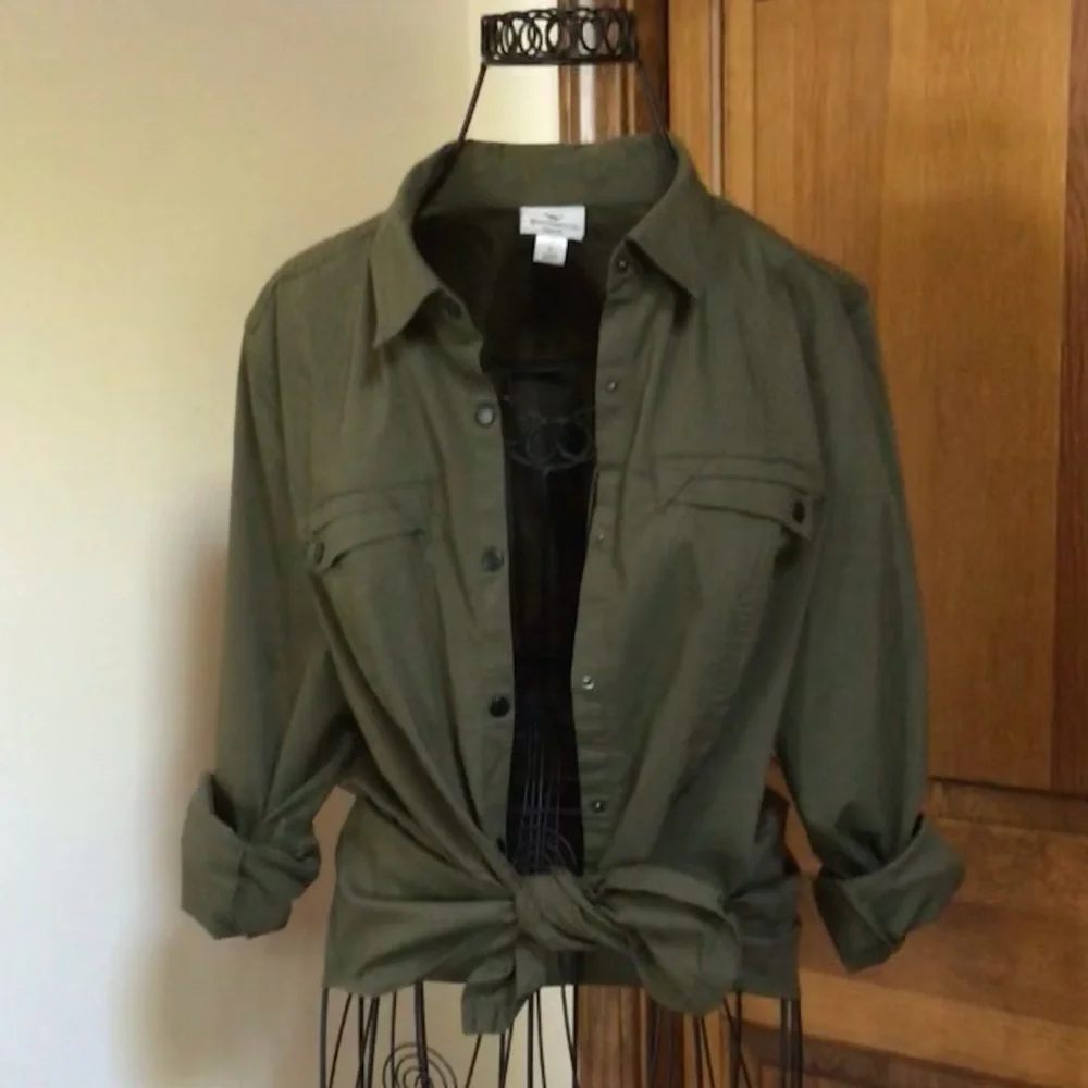 Worthington stretch easy snap army olive blouse, Size Large - Picture 1 of 10